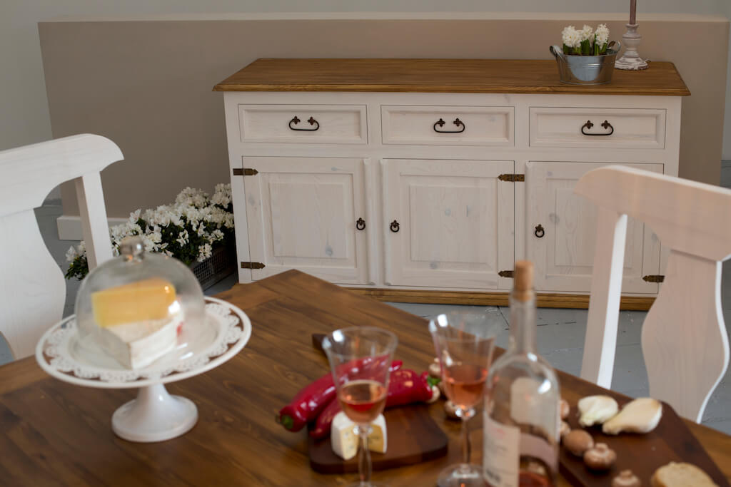 meble z drewna do salonu